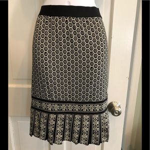 Beautiful Max Studio print skirt.